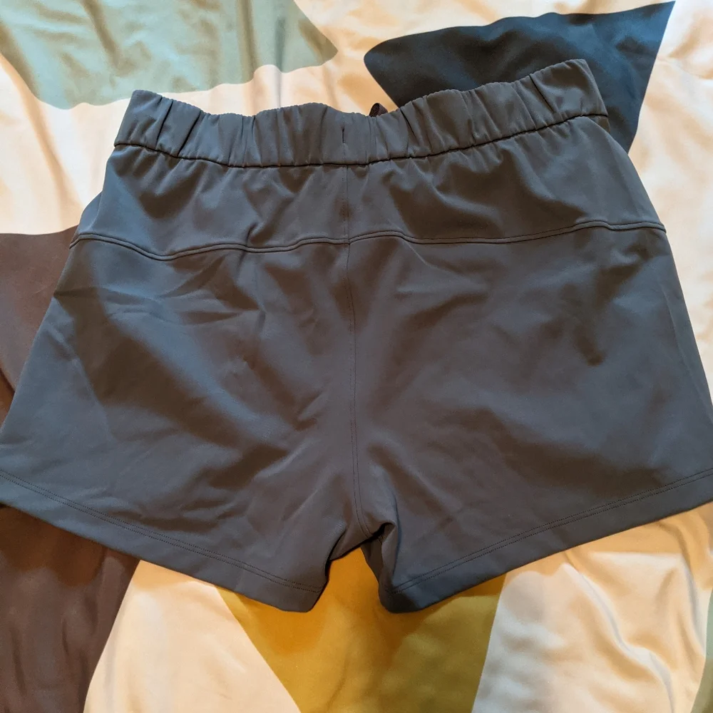 Lululemon On the Fly Shorts size 8 - Picture 6 of 7